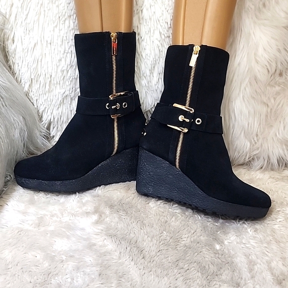 MICHAEL KORS ANKLE BOOTS - Picture 3 of 10